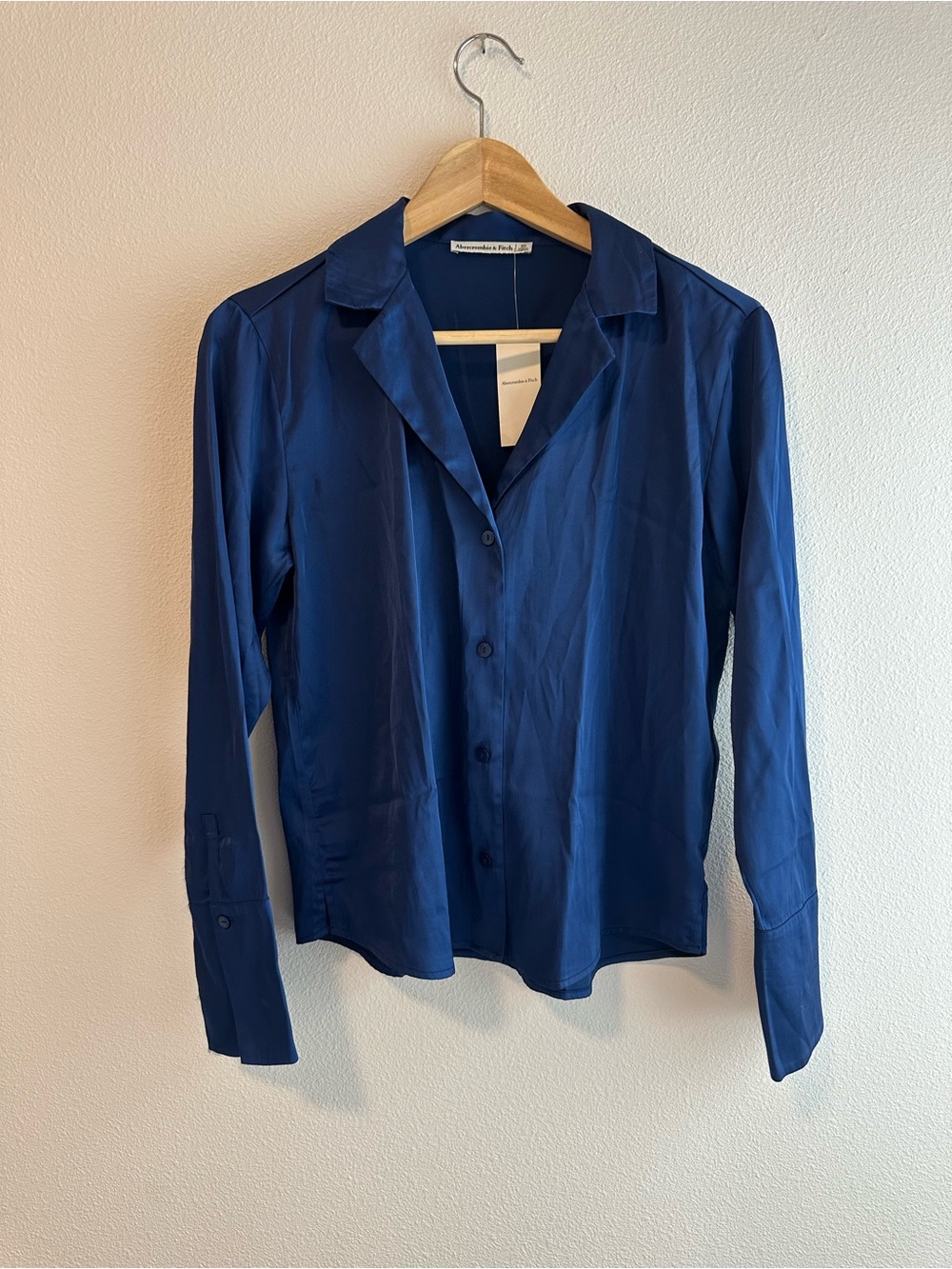 Abercrombie & Fitch Saphire Blue Satin button up top size XS women’s NWT